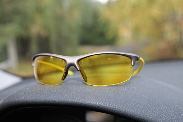 Очки для водителя: в темноте поляризованные с защитой от солнца, с диоптриями, как выбрать